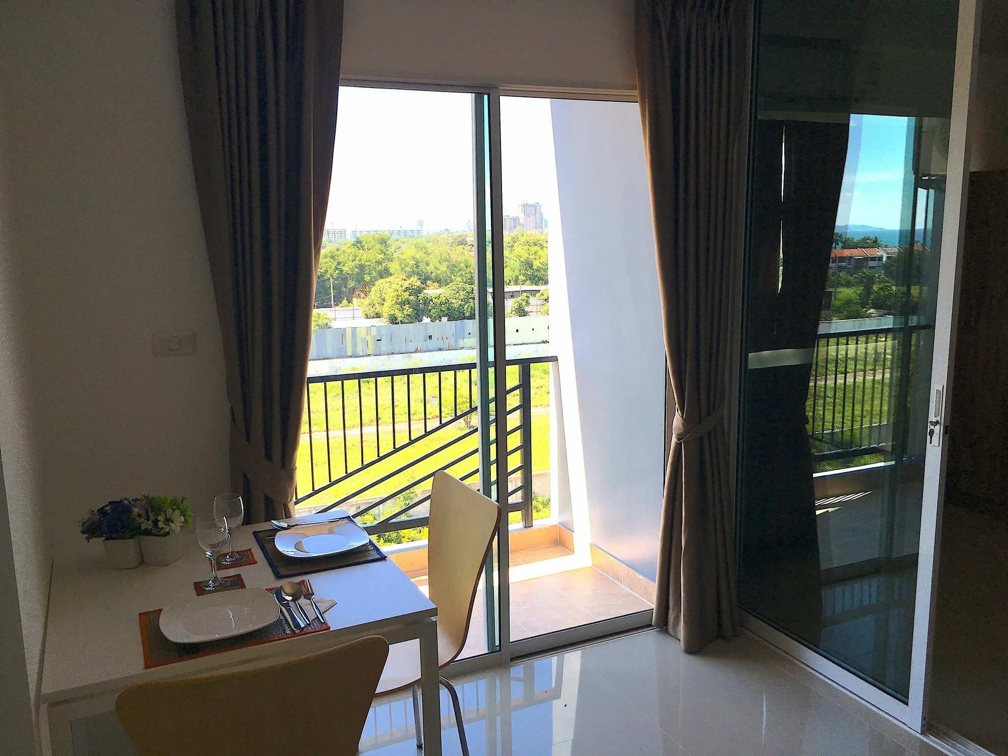 Breezy House Apartment Jomtien Beach Exterior photo